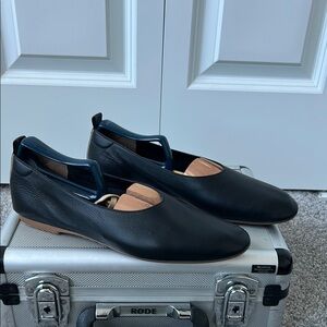 Everlane Elegant Black Leather‎ Women's Flats. The Day Glove.